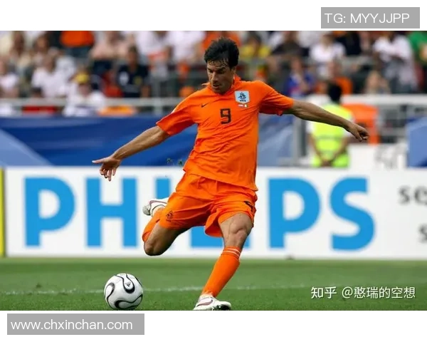 足球史上首位球星的传奇与影响力探索从起步到巅峰的荣耀之路